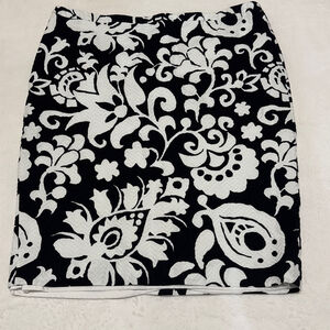 Women's TALBOTS Black and White Floral Pencil Skirt Size 16